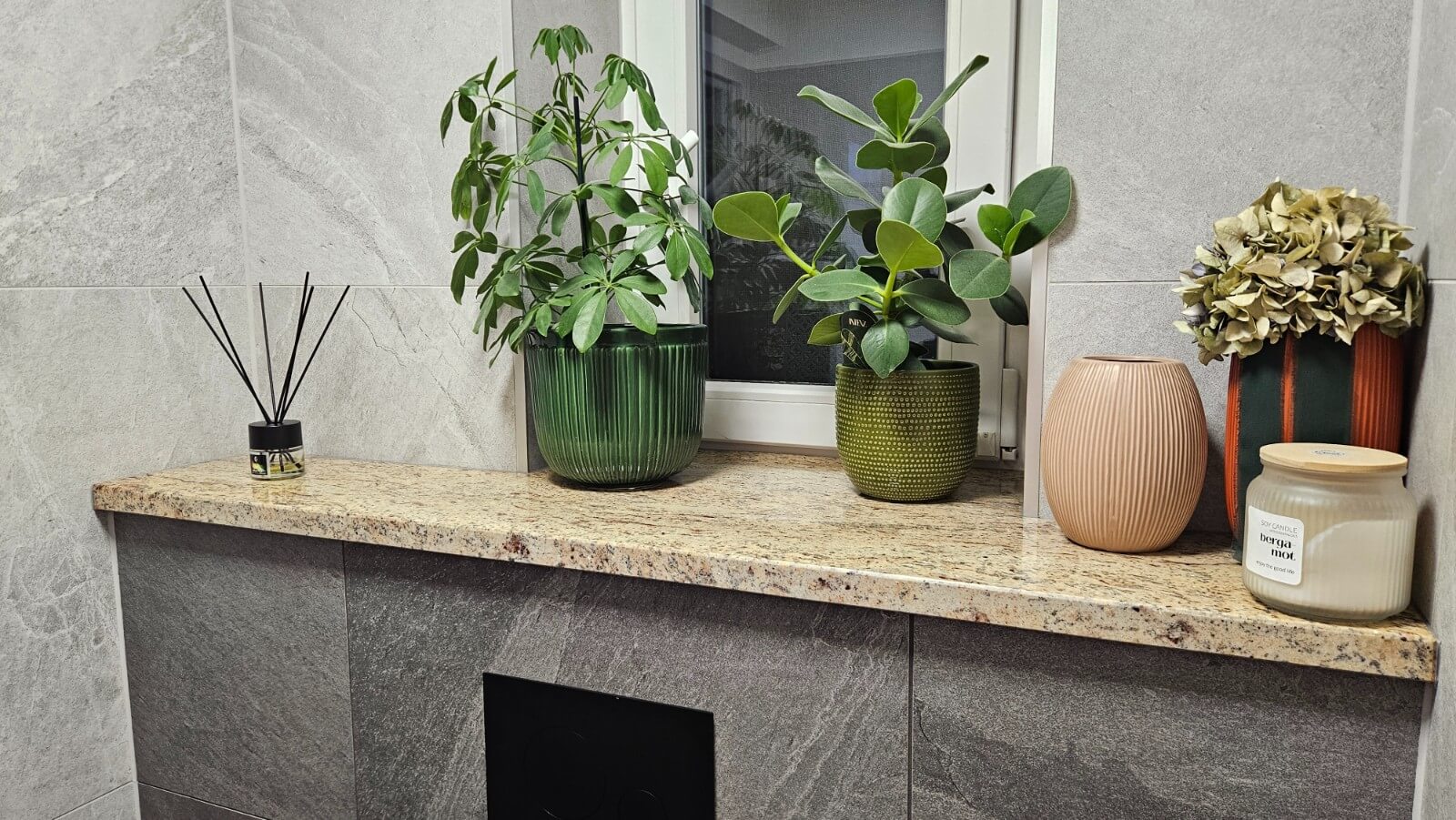 Pomníky a krycí desky