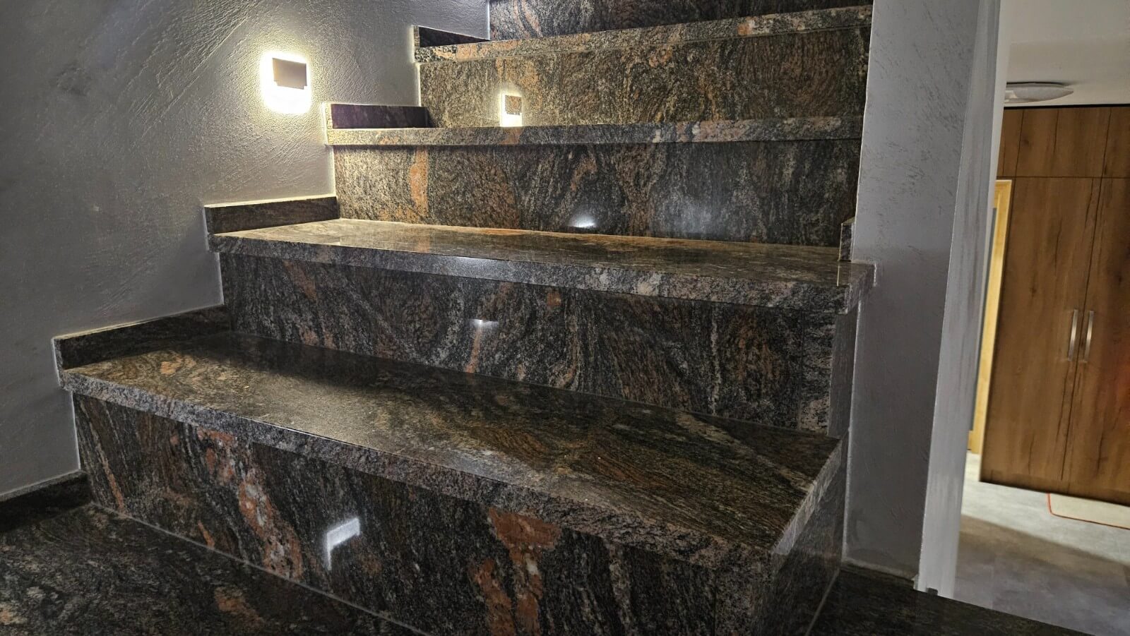 Pomníky a krycí desky